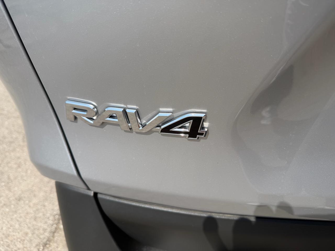 Toyota RAV4 Hybrid XLE 2025