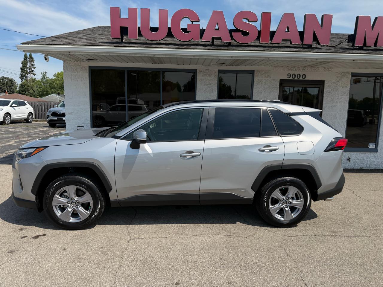 Toyota RAV4 Hybrid XLE 2025