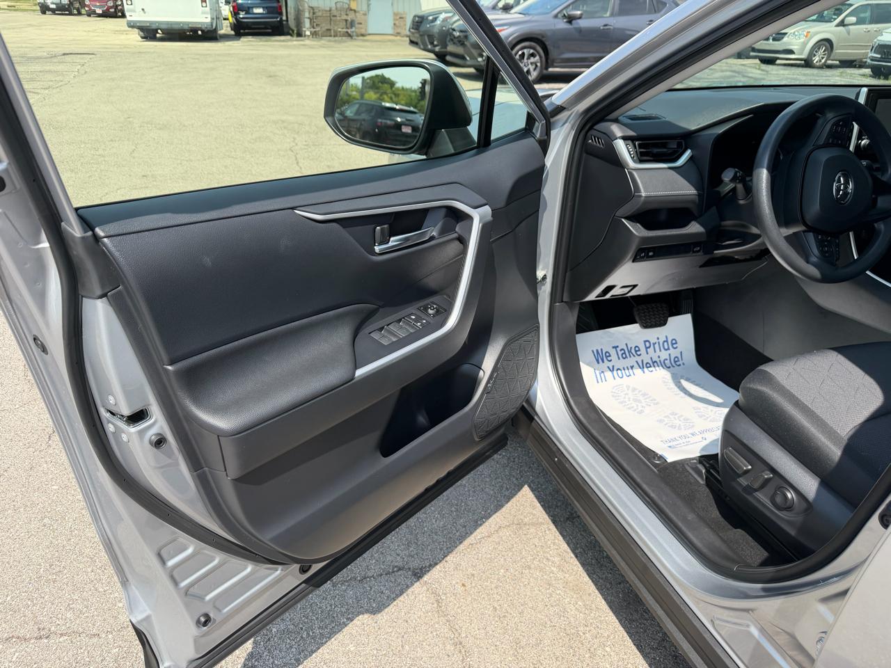 Toyota RAV4 Hybrid XLE 2025