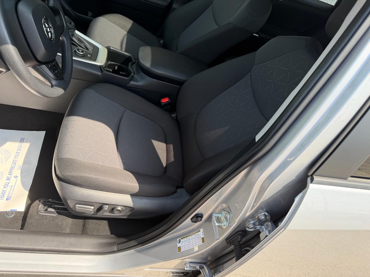 Toyota RAV4 Hybrid XLE 2025