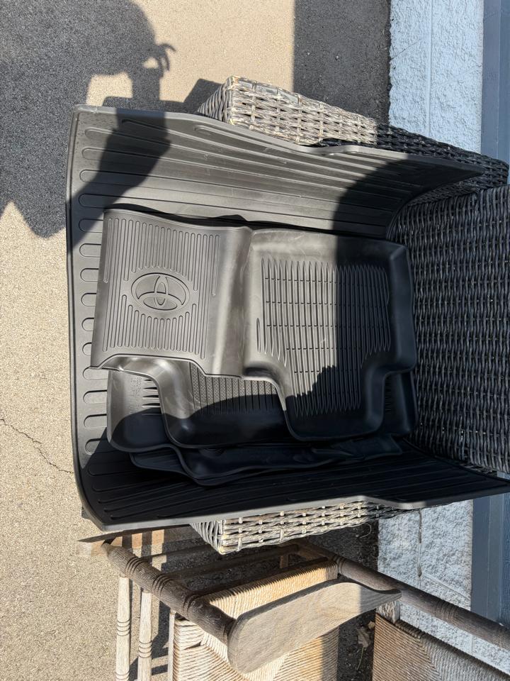 Toyota RAV4 Hybrid XLE 2025
