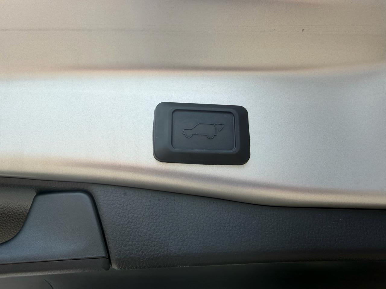 Toyota RAV4 Hybrid XLE 2025