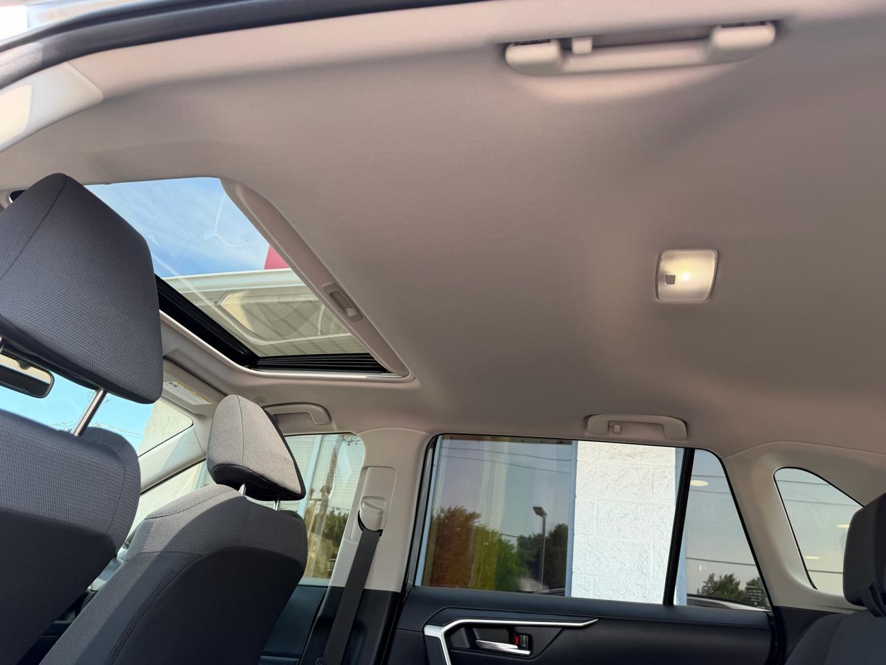 Toyota RAV4 Hybrid XLE 2025