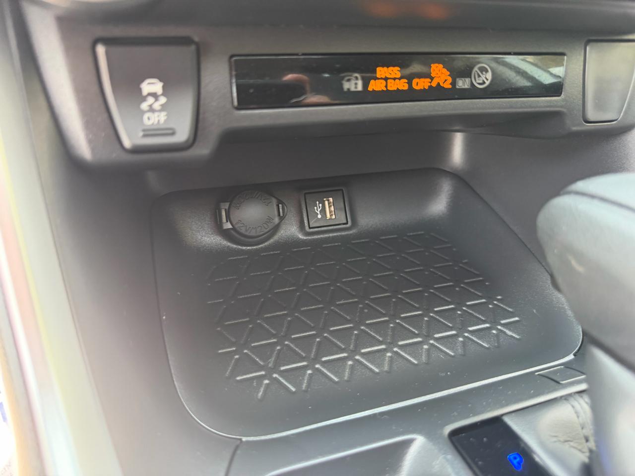 Toyota RAV4 Hybrid XLE 2025