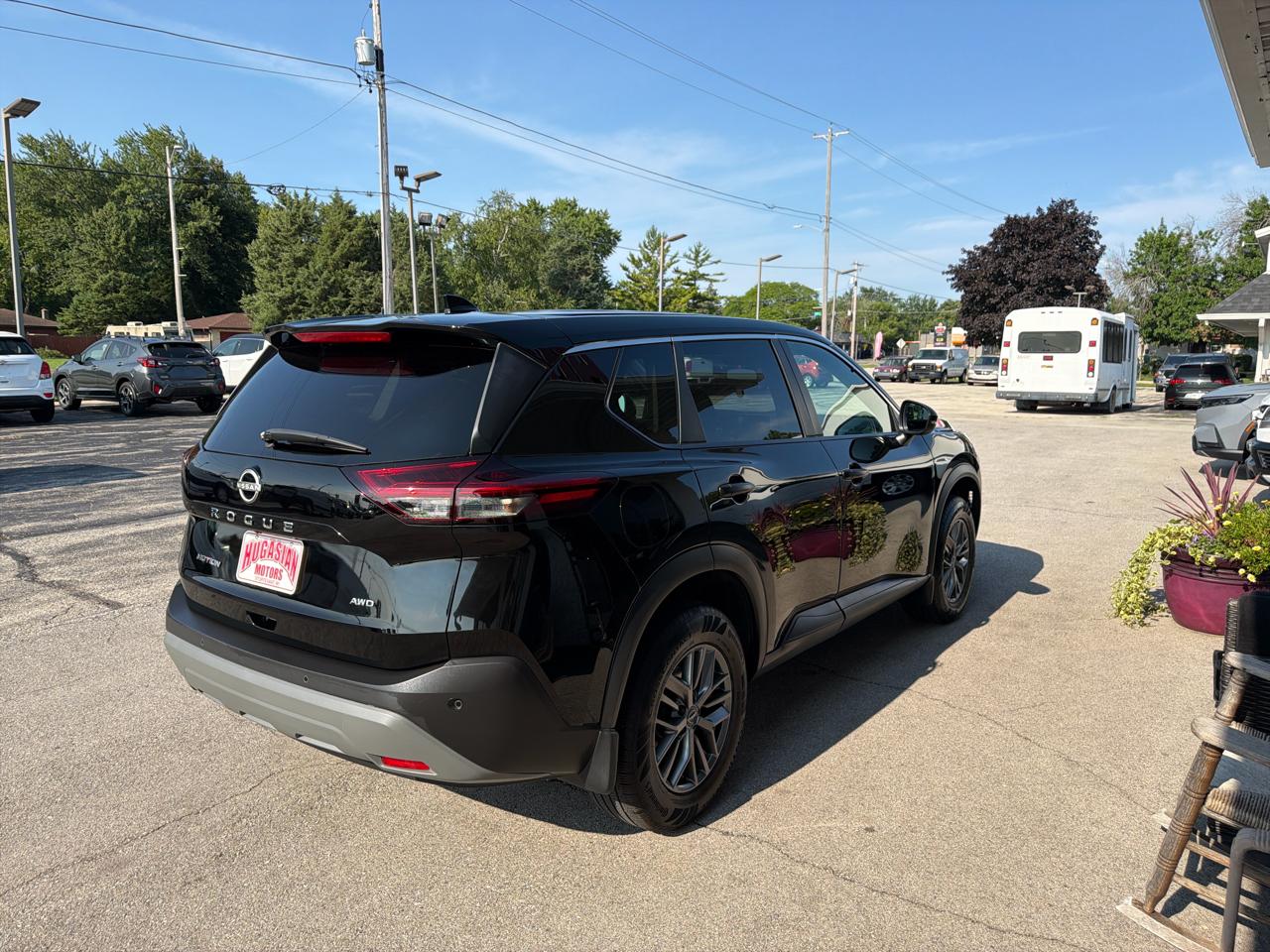 2022 Nissan Rogue S - Photo 3