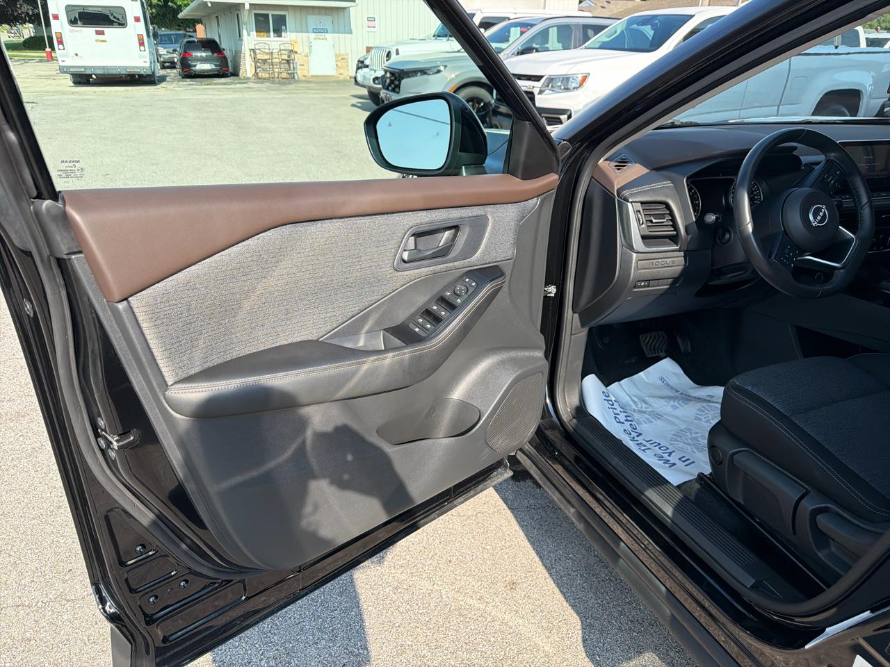2022 Nissan Rogue S - Photo 11