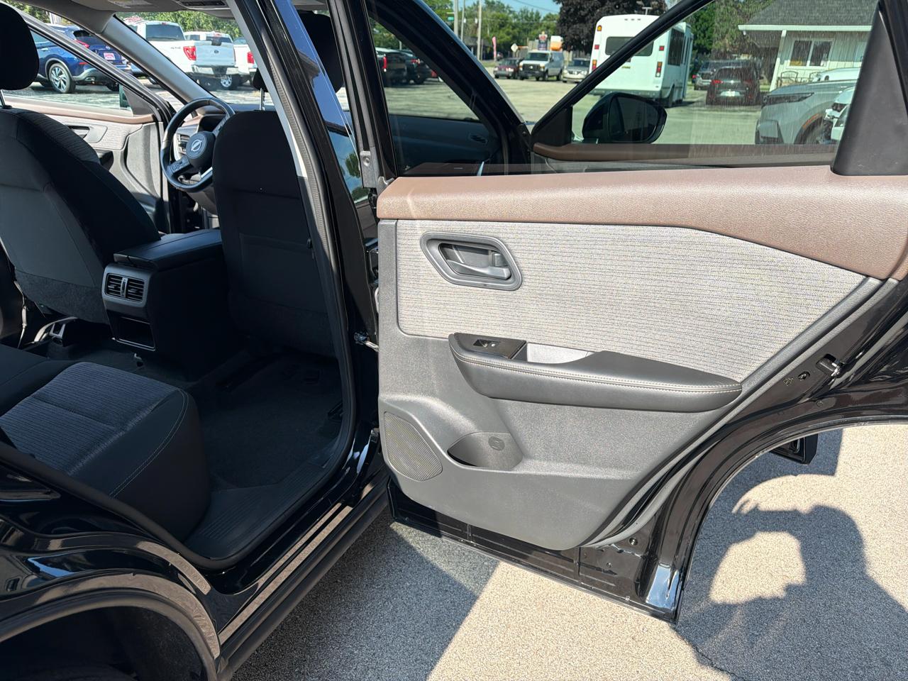 2022 Nissan Rogue S - Photo 17