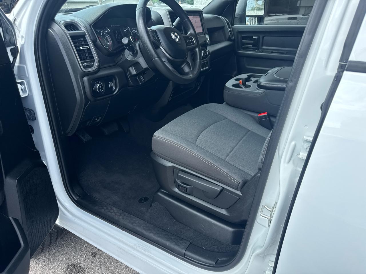 RAM 3500 Tradesman Crew Cab 4WD 2023