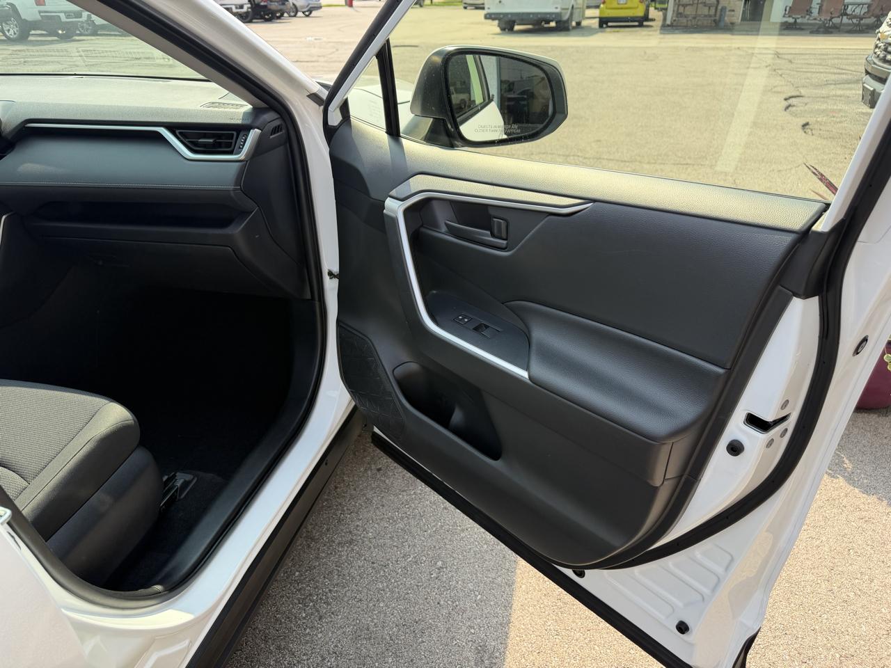 Toyota RAV4 Hybrid LE AWD 2020