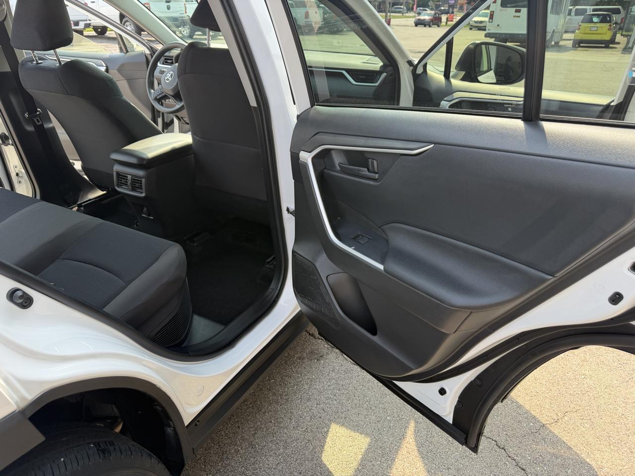 Toyota RAV4 Hybrid LE AWD 2020