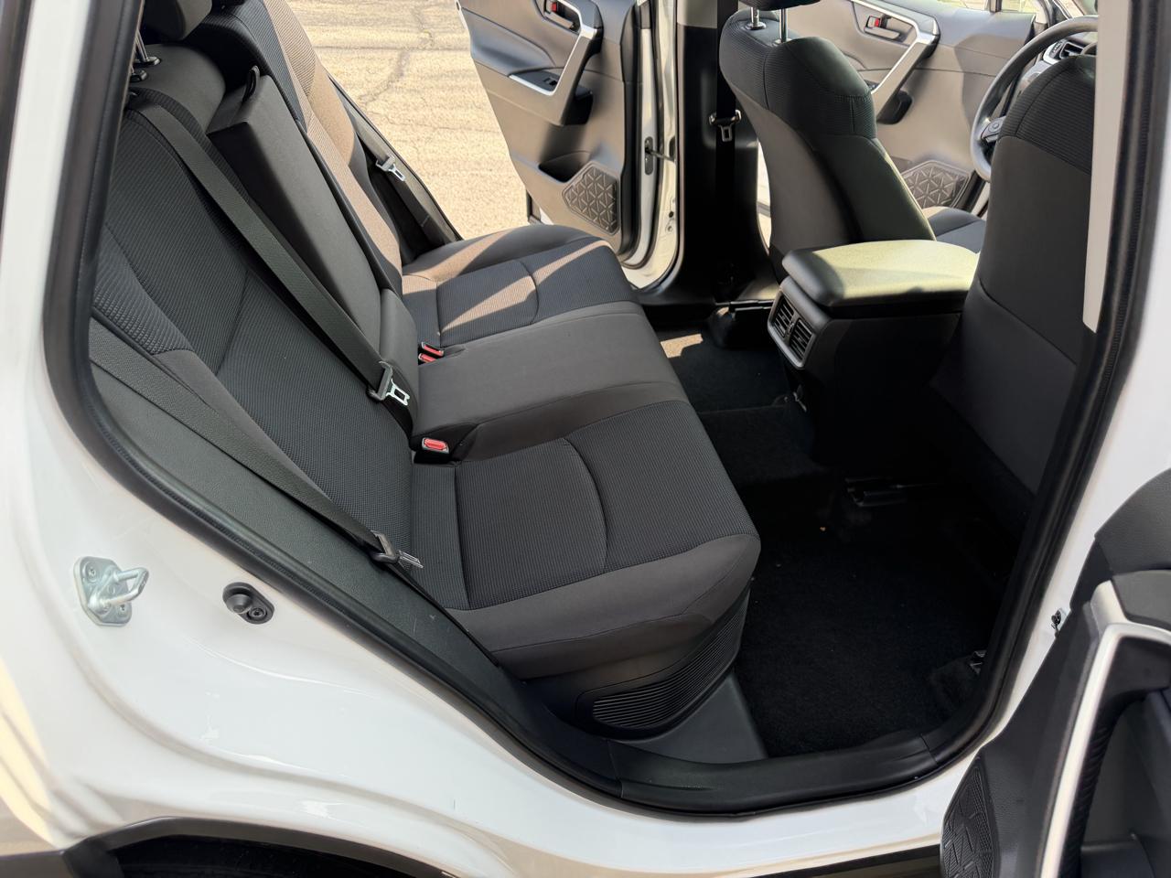 Toyota RAV4 Hybrid LE AWD 2020