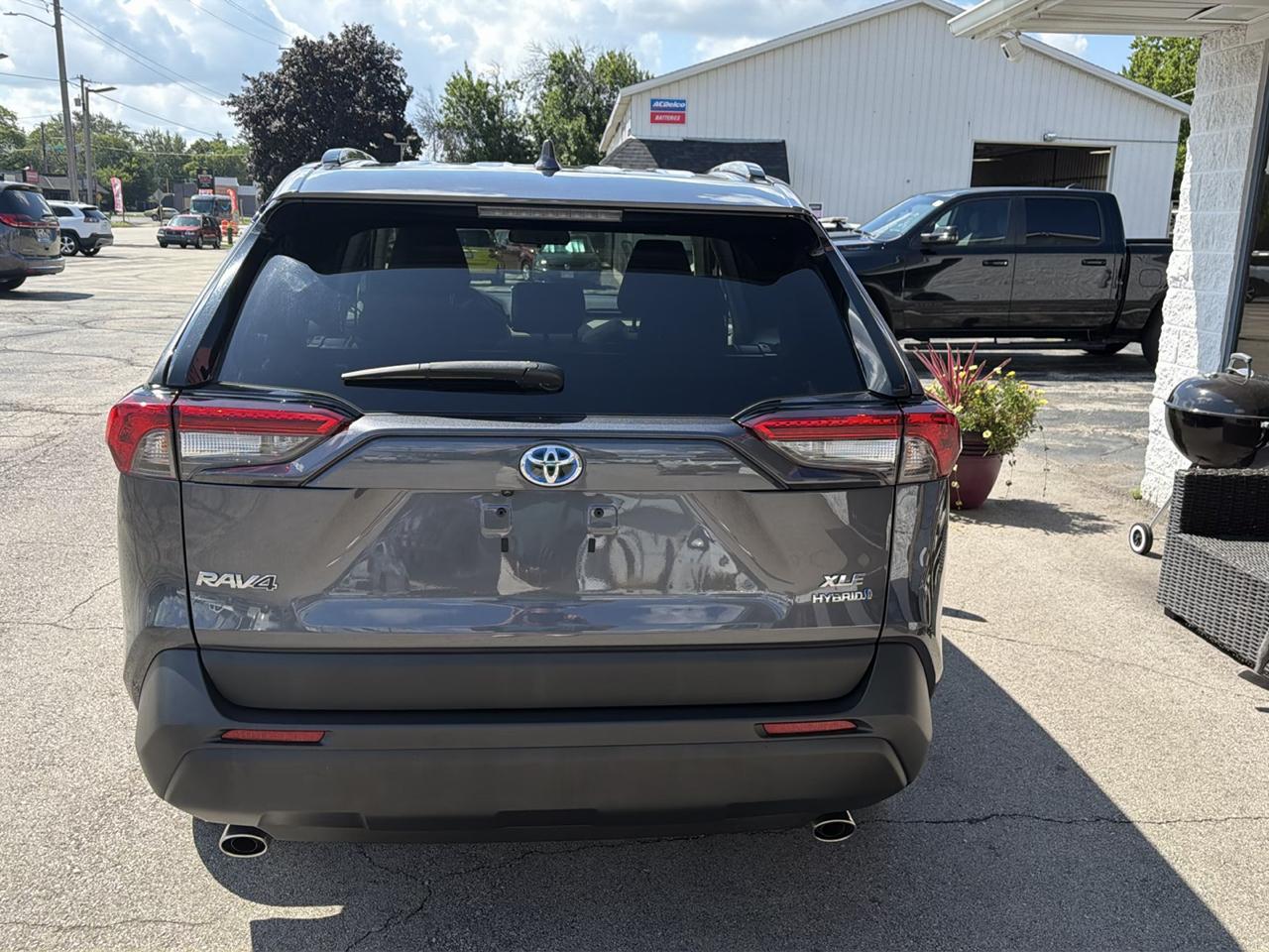 Toyota RAV4 Hybrid XLE 2024