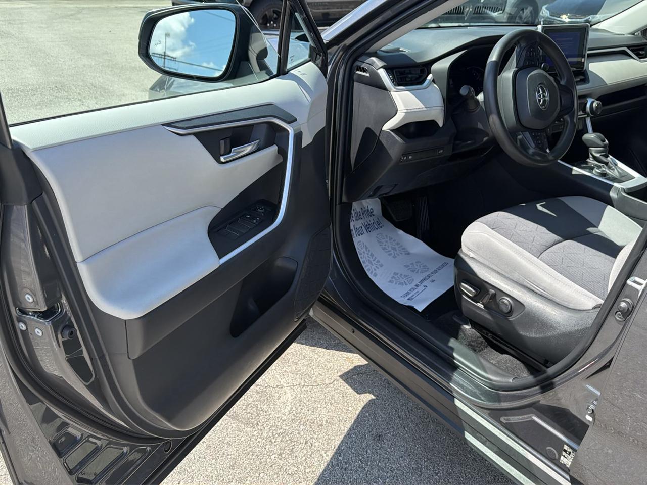 Toyota RAV4 Hybrid XLE 2024