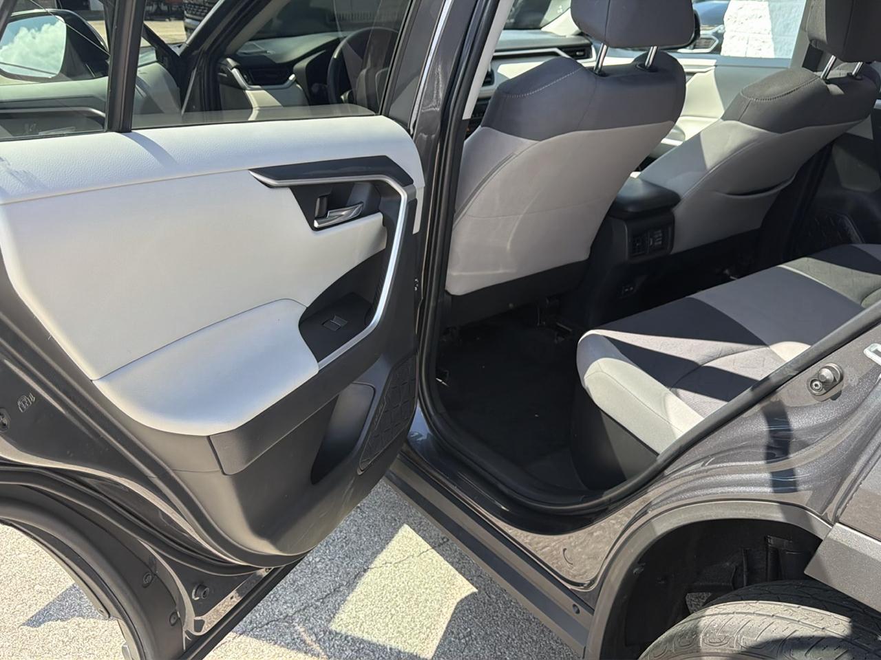 Toyota RAV4 Hybrid XLE 2024
