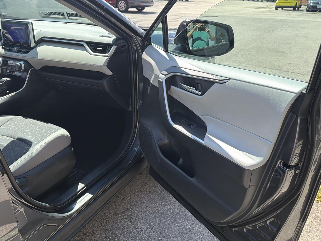 Toyota RAV4 Hybrid XLE 2024
