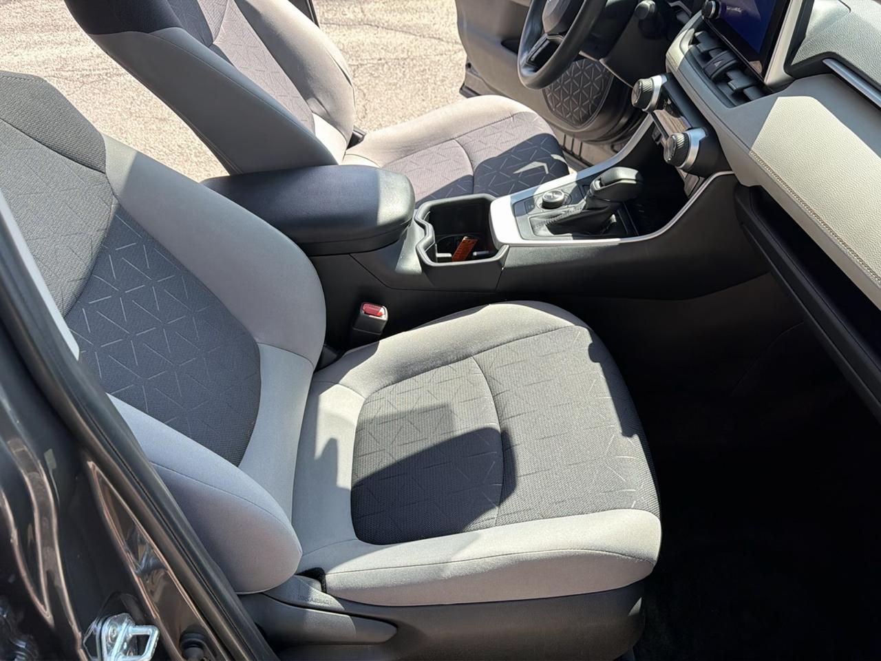 Toyota RAV4 Hybrid XLE 2024