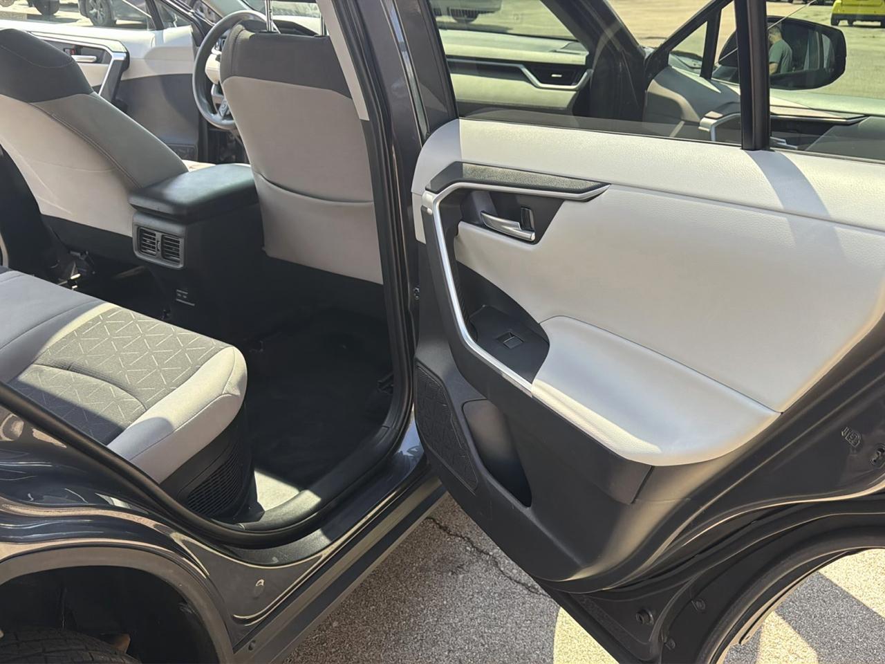 Toyota RAV4 Hybrid XLE 2024
