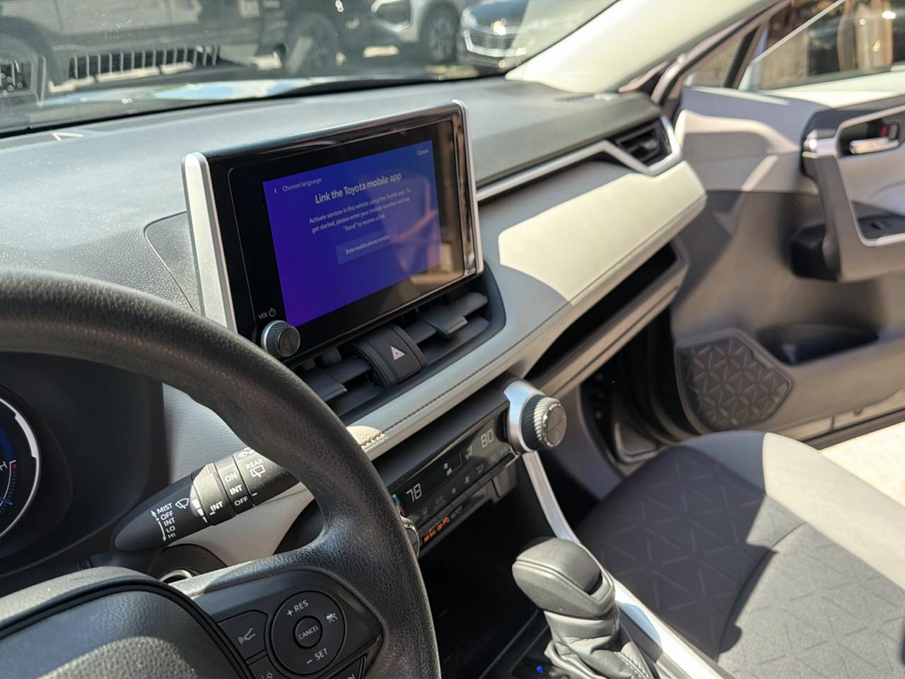 Toyota RAV4 Hybrid XLE 2024