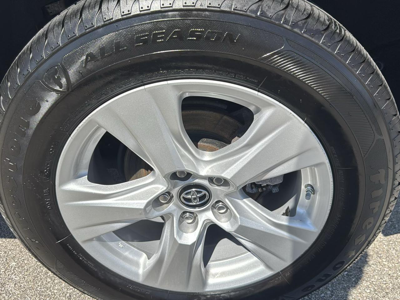 Toyota RAV4 Hybrid LE 2021