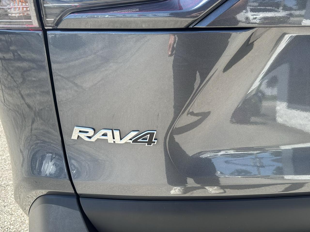 Toyota RAV4 Hybrid LE 2021