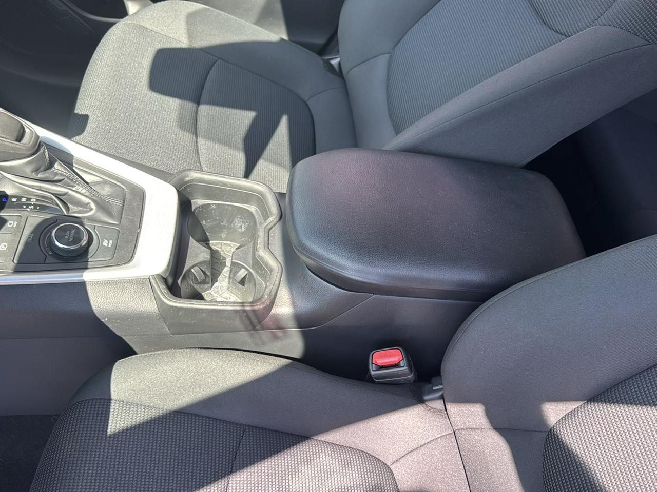Toyota RAV4 Hybrid LE 2021