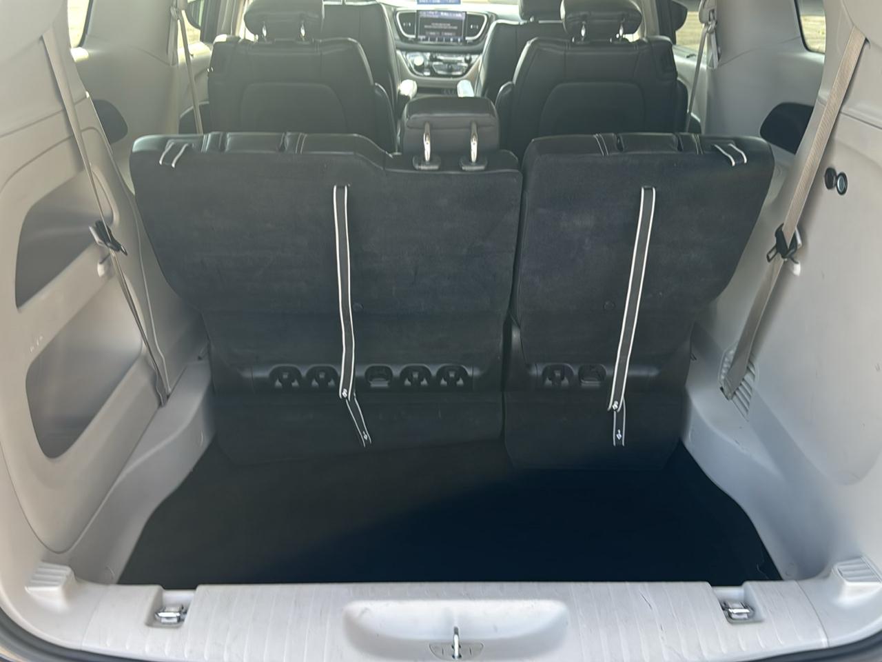 Chrysler Pacifica Touring L 2023