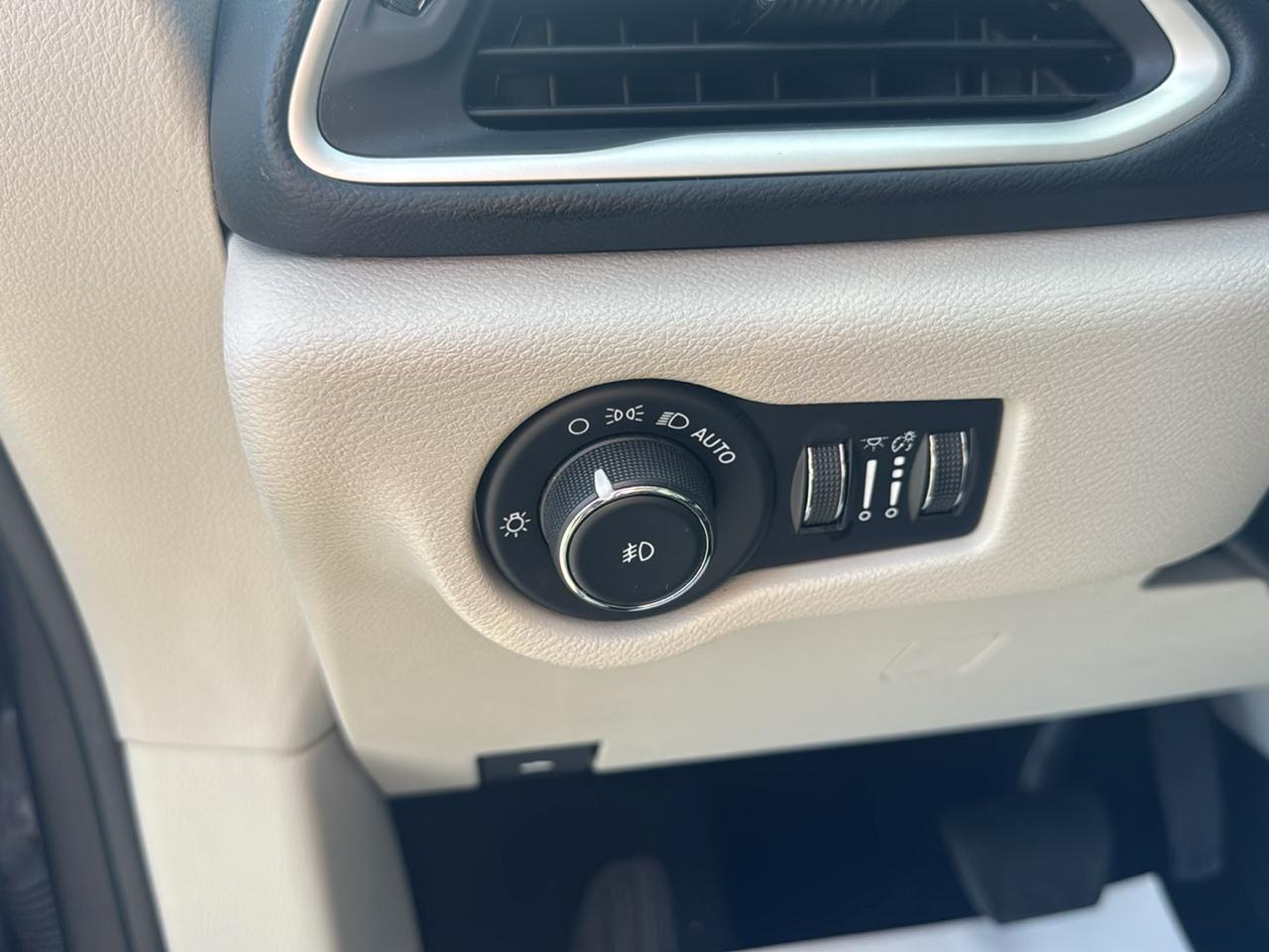 Chrysler Pacifica Touring L 2023
