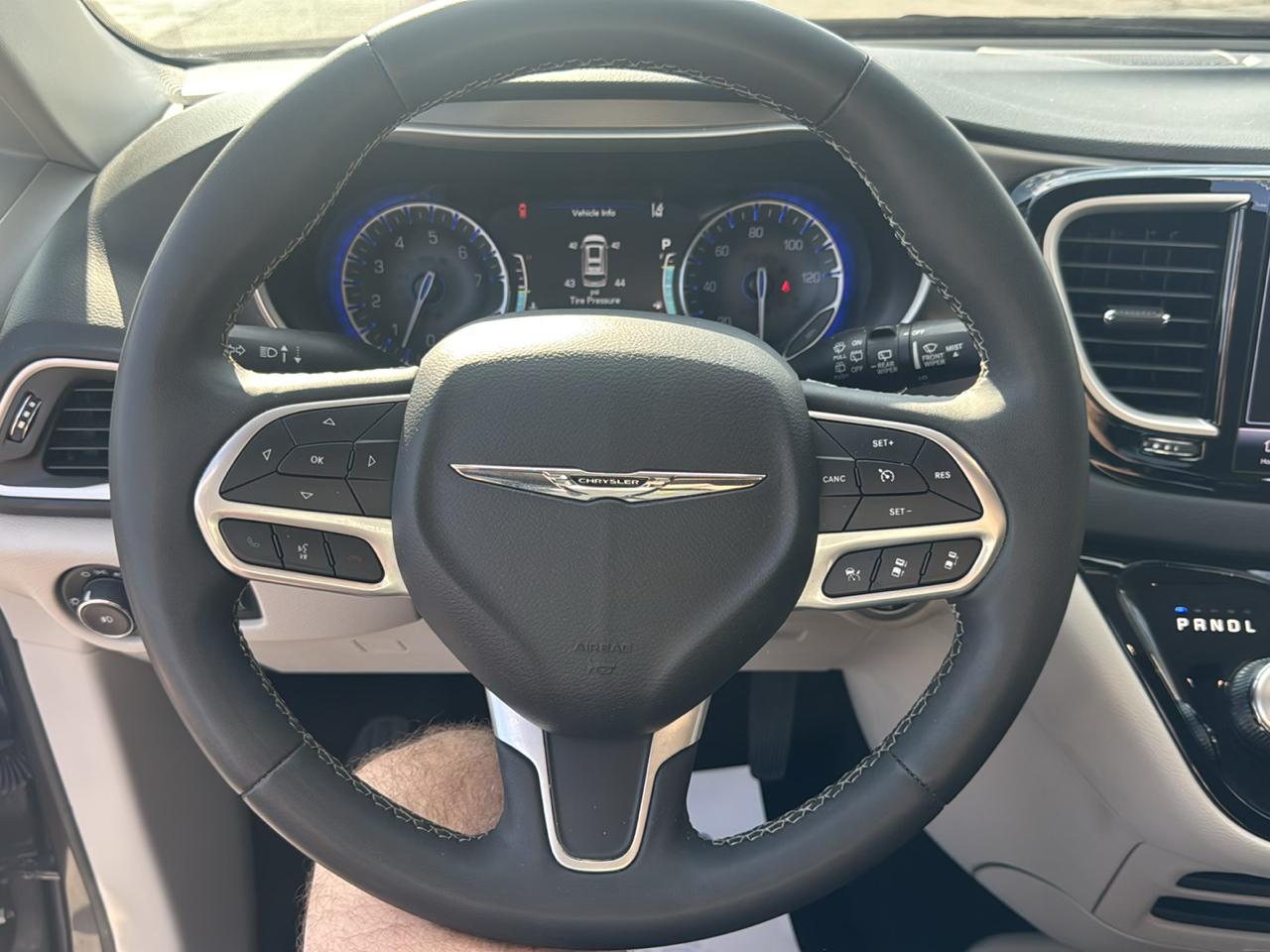 Chrysler Pacifica Touring L 2023