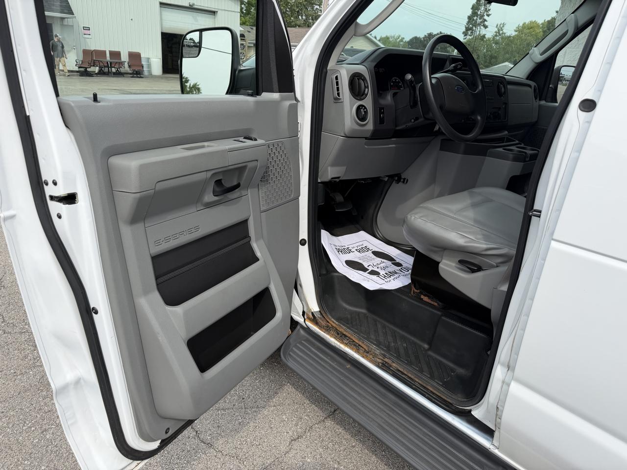 Ford Econoline E-150 2012