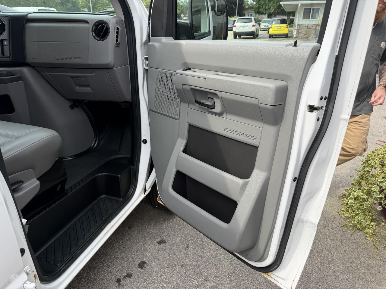 Ford Econoline E-150 2012