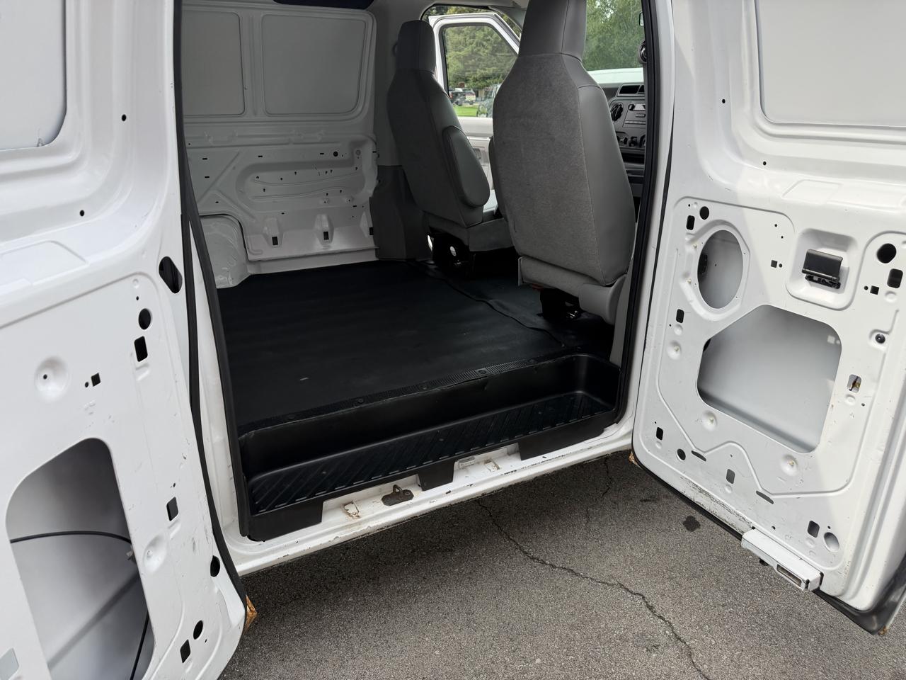 Ford Econoline E-150 2012