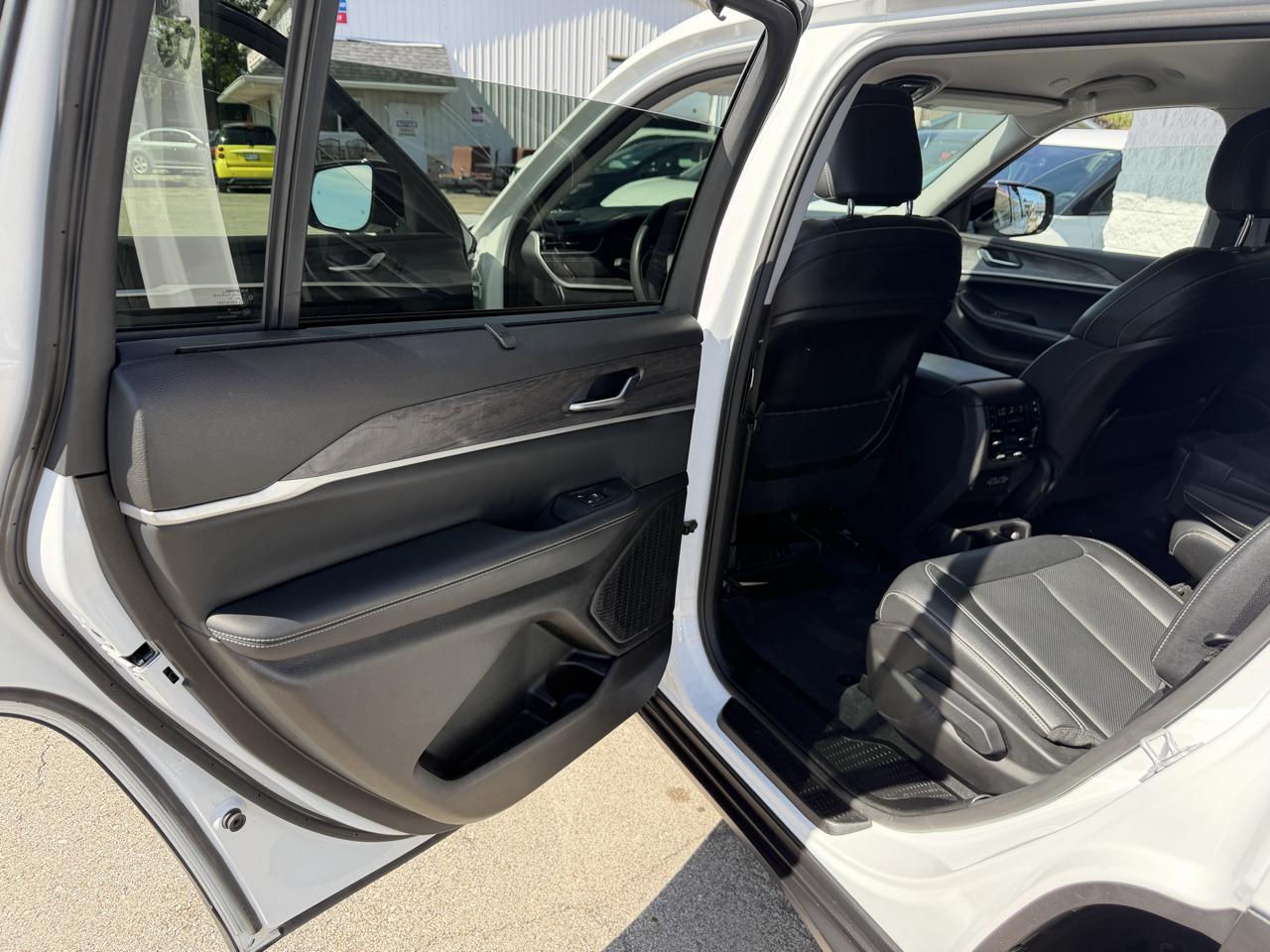 Jeep Grand Cherokee L Limited 4WD 2023