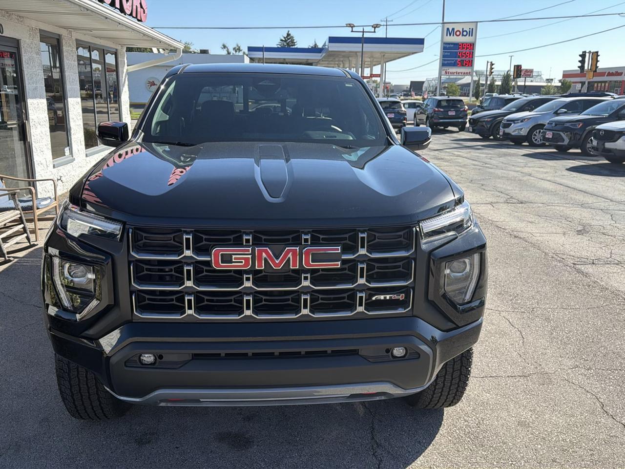 GMC Canyon AT4 Crew Cab 4WD 2025