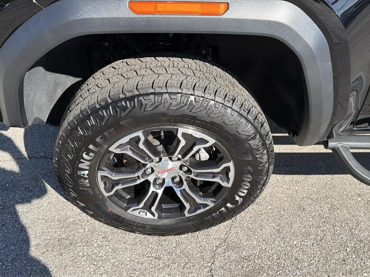 GMC Canyon AT4 Crew Cab 4WD 2025