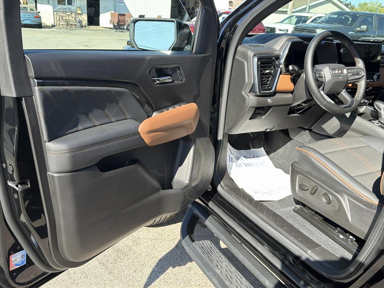 GMC Canyon AT4 Crew Cab 4WD 2025