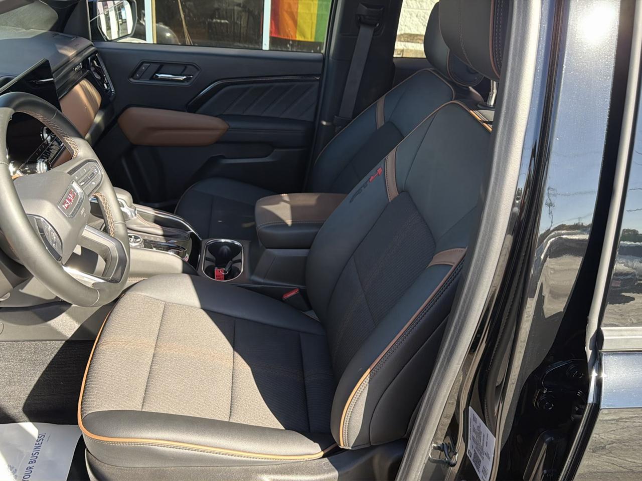 GMC Canyon AT4 Crew Cab 4WD 2025