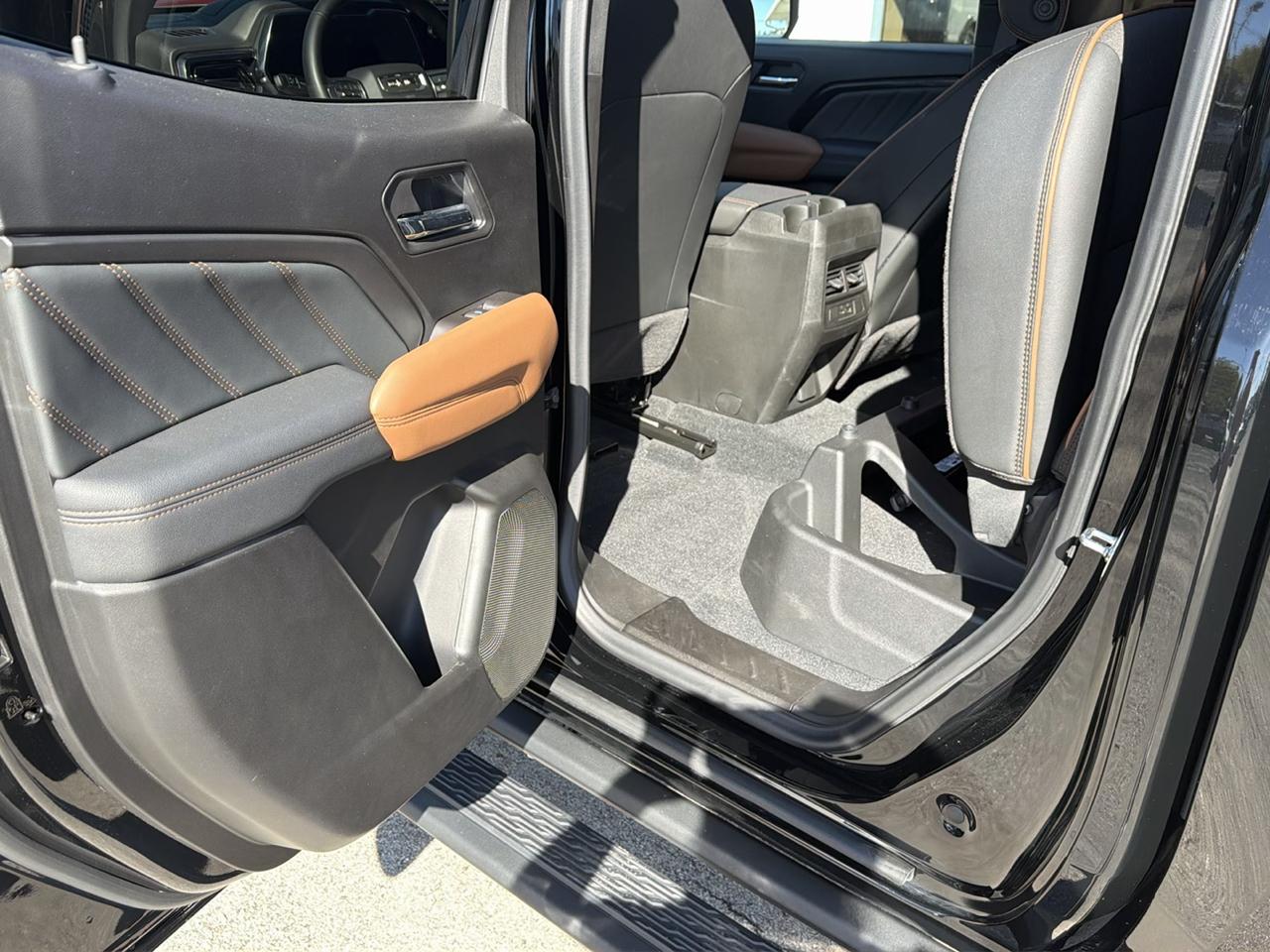 GMC Canyon AT4 Crew Cab 4WD 2025
