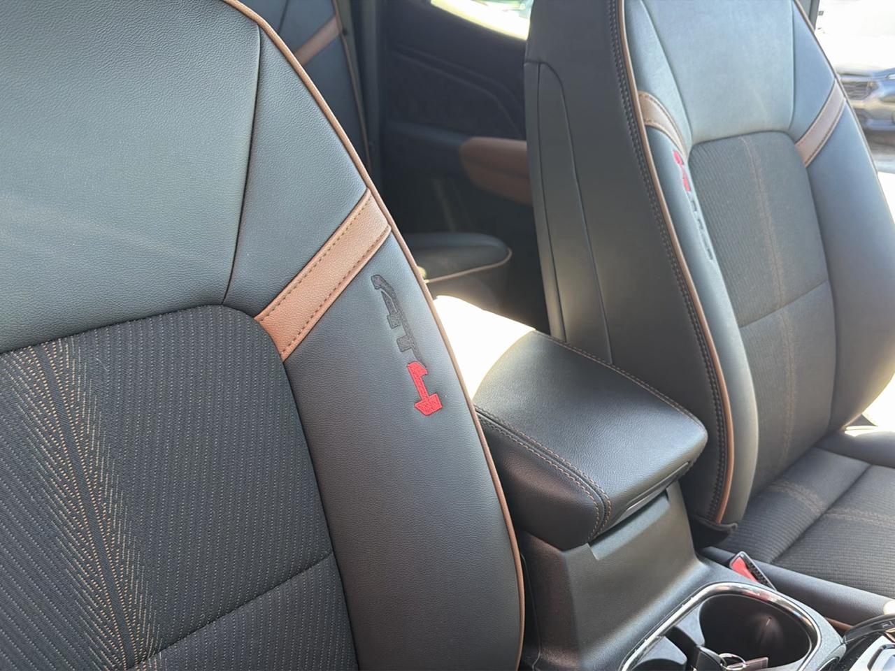 GMC Canyon AT4 Crew Cab 4WD 2025