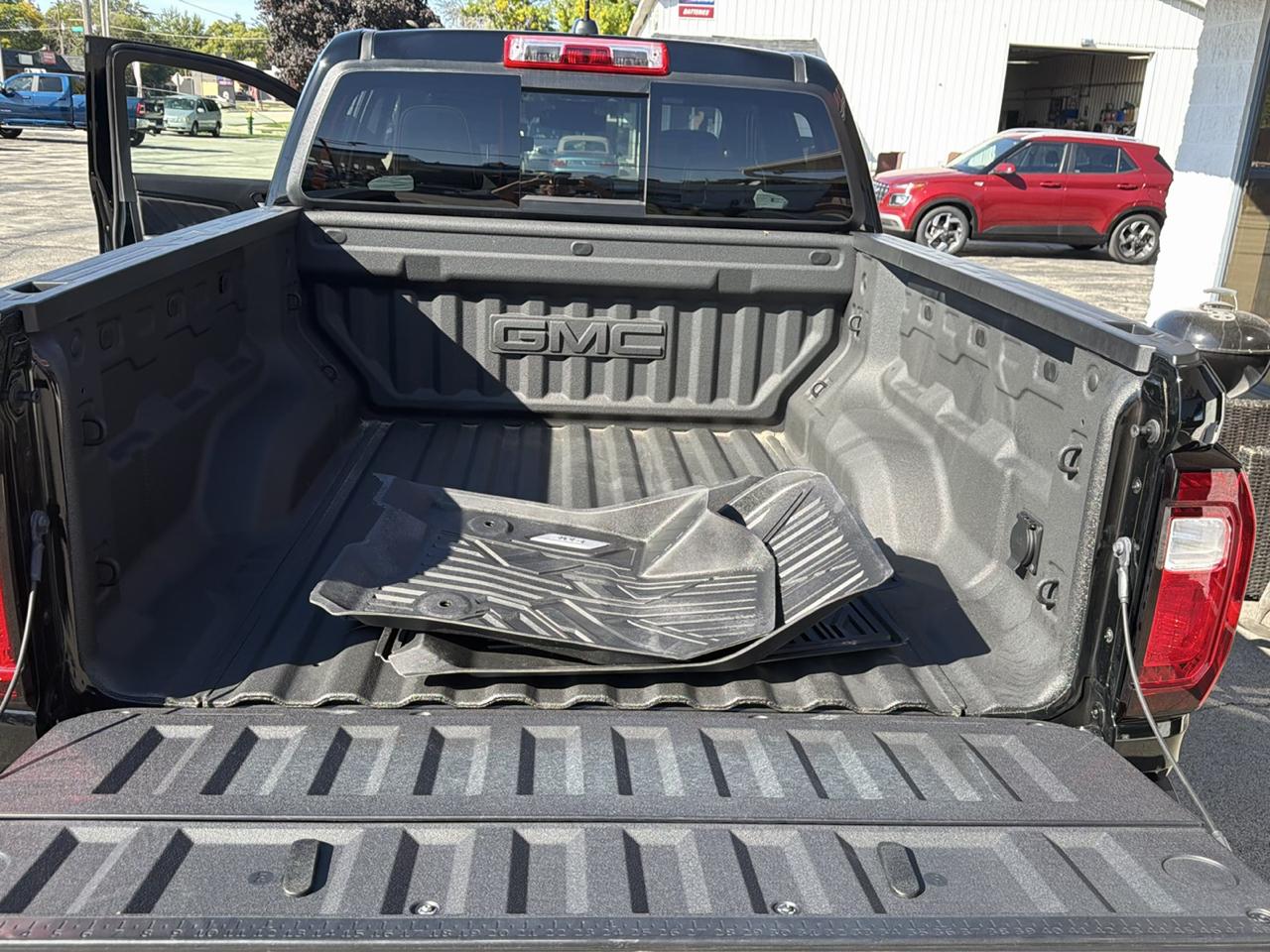 GMC Canyon AT4 Crew Cab 4WD 2025