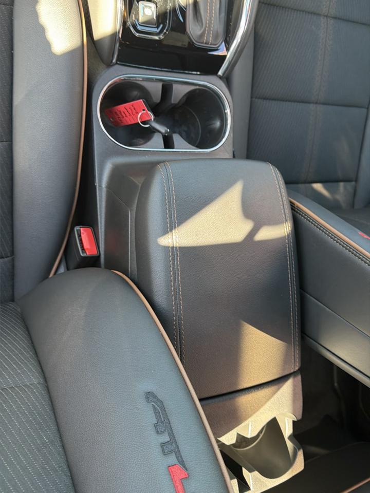 GMC Canyon AT4 Crew Cab 4WD 2025