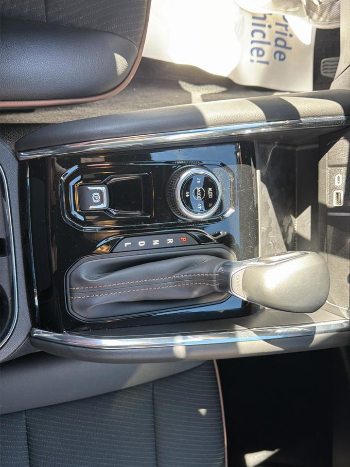 GMC Canyon AT4 Crew Cab 4WD 2025