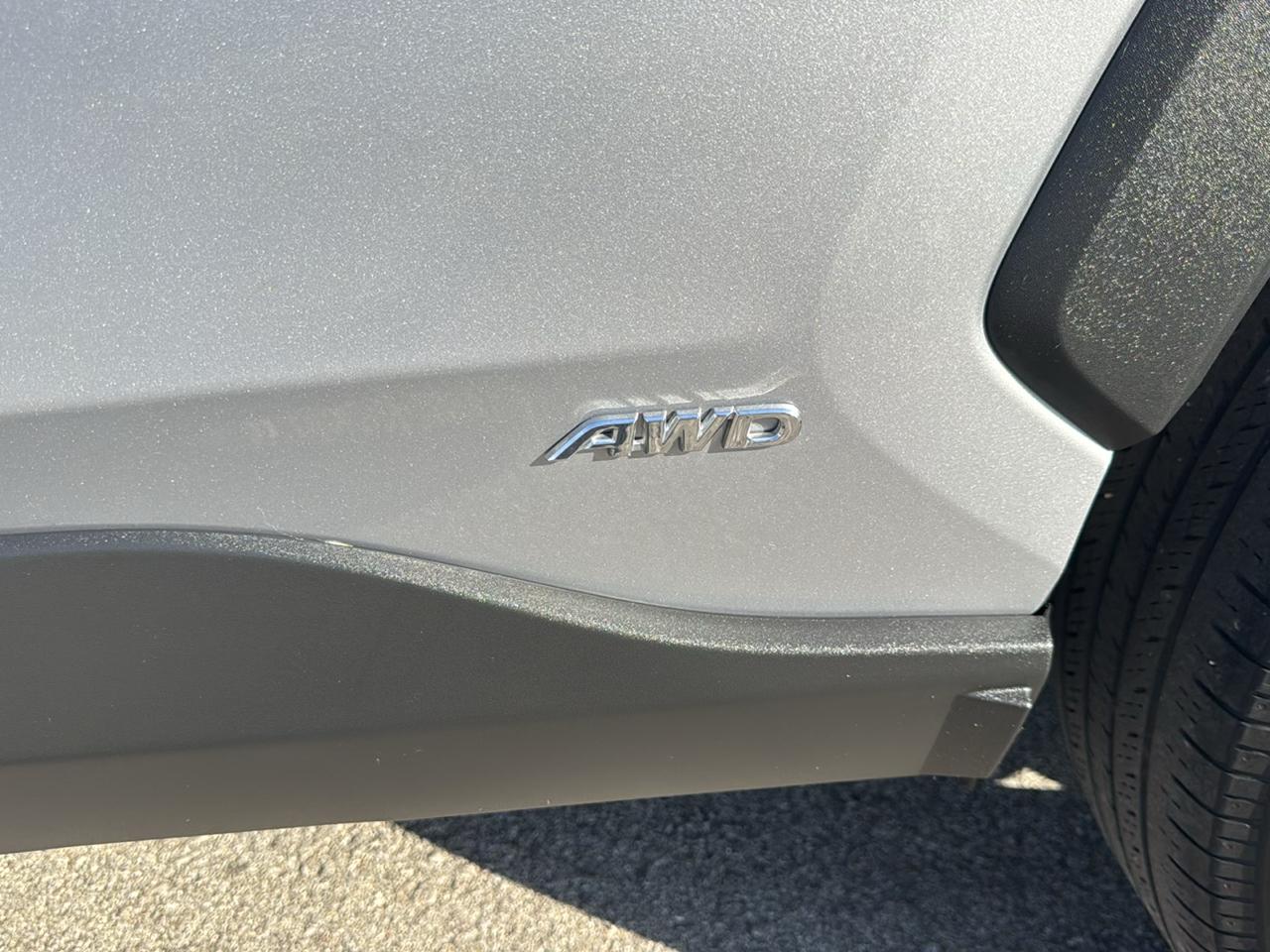 Toyota RAV4 Hybrid LE 2024