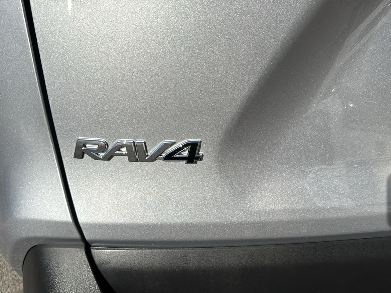 Toyota RAV4 Hybrid LE 2024