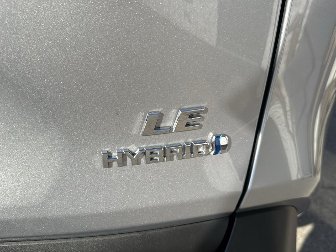 Toyota RAV4 Hybrid LE 2024