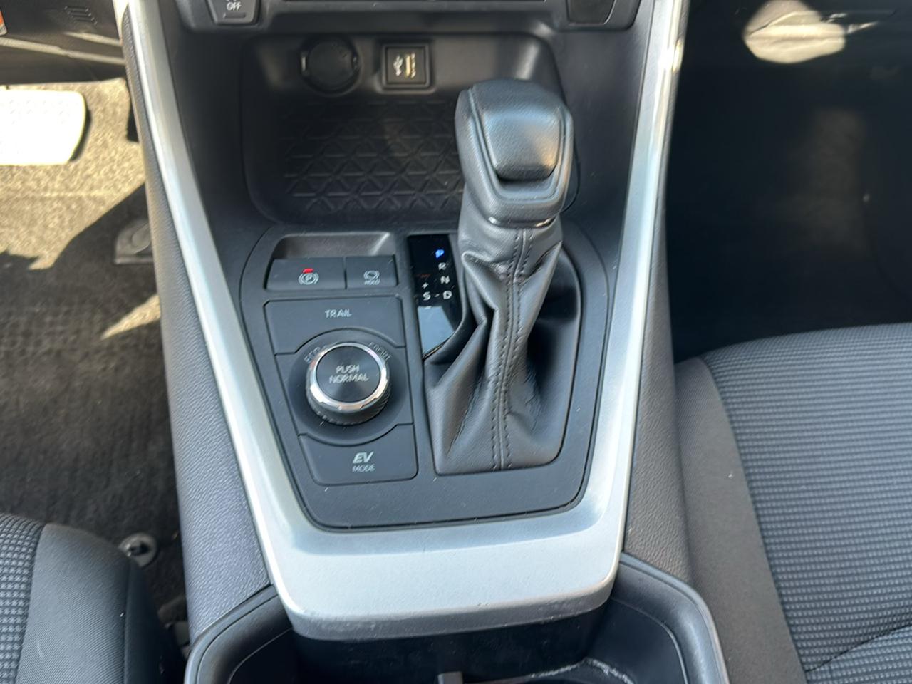 Toyota RAV4 Hybrid LE 2024