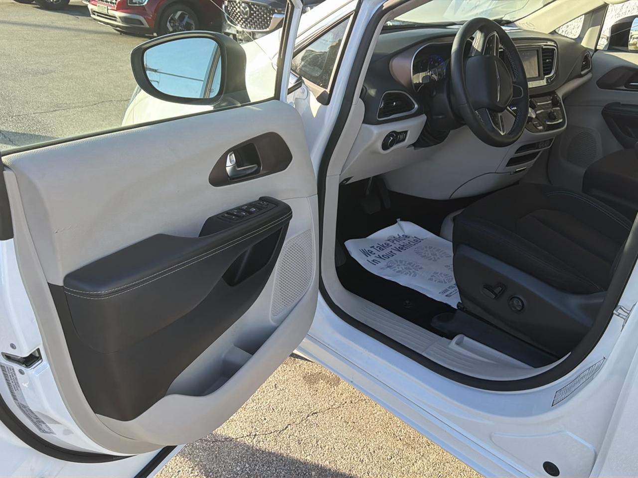Chrysler Voyager LX 2023