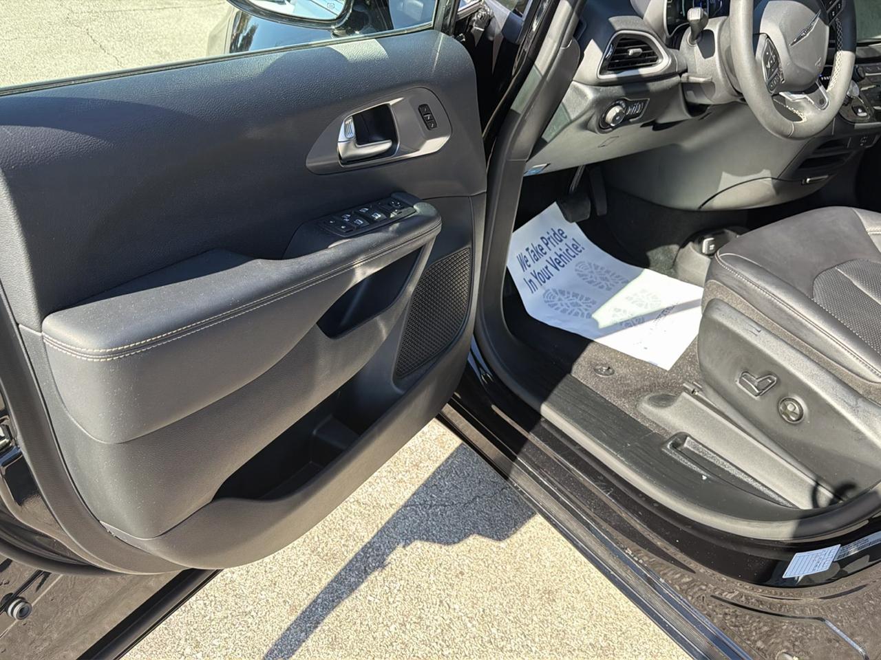 Chrysler Pacifica Select 2026