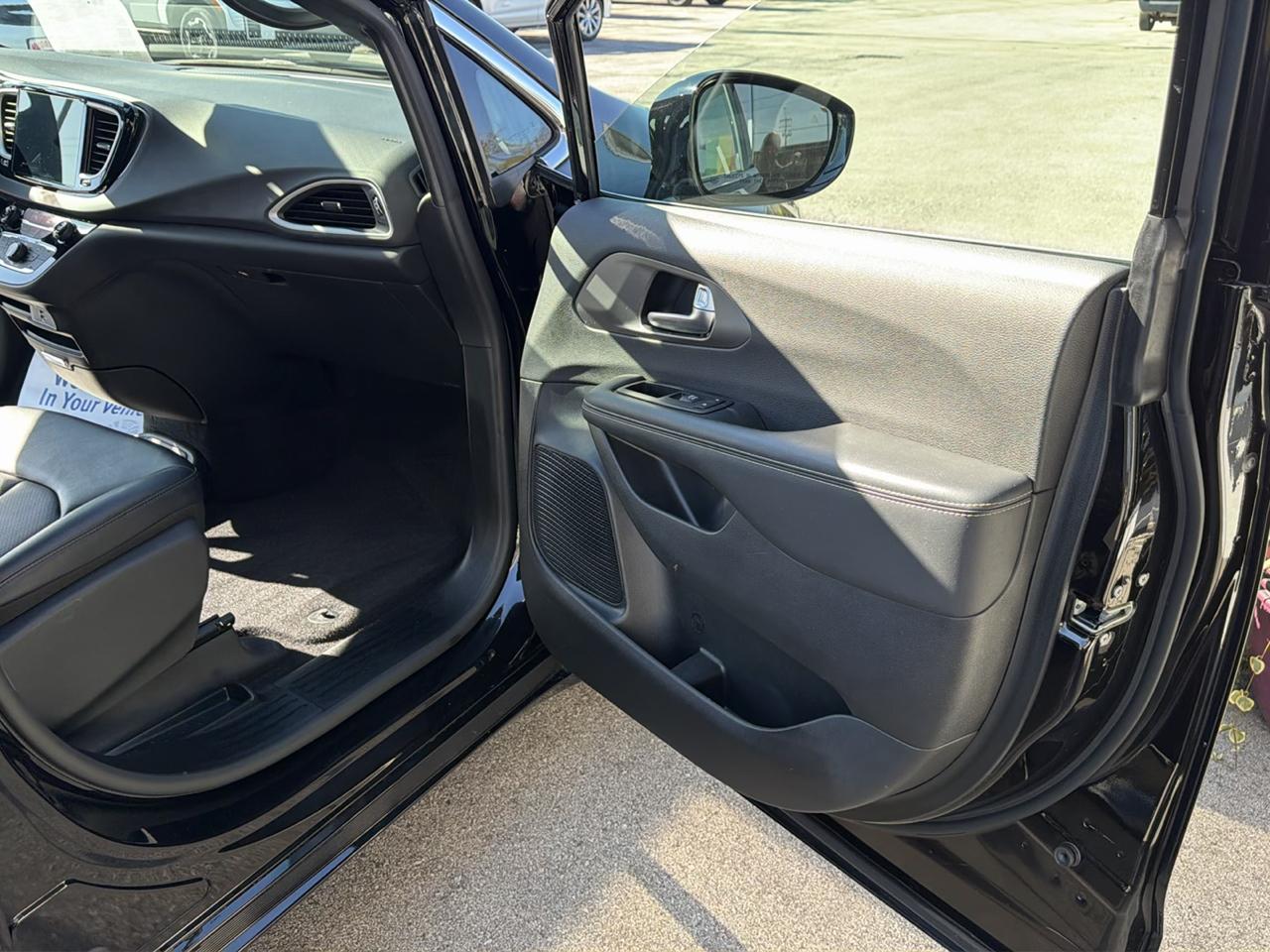 Chrysler Pacifica Select 2026
