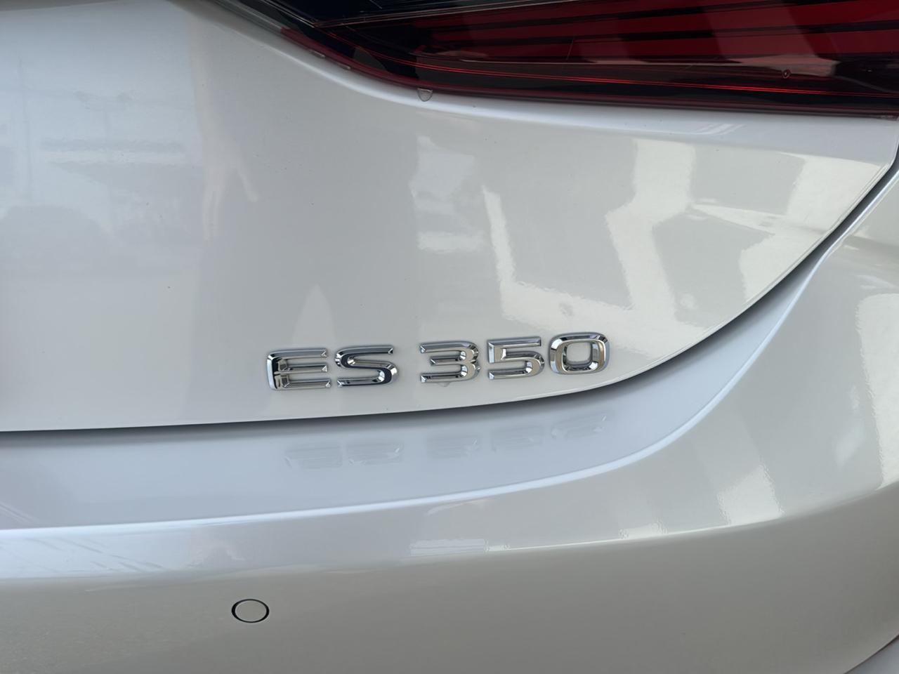 Lexus ES 350 Base 2022