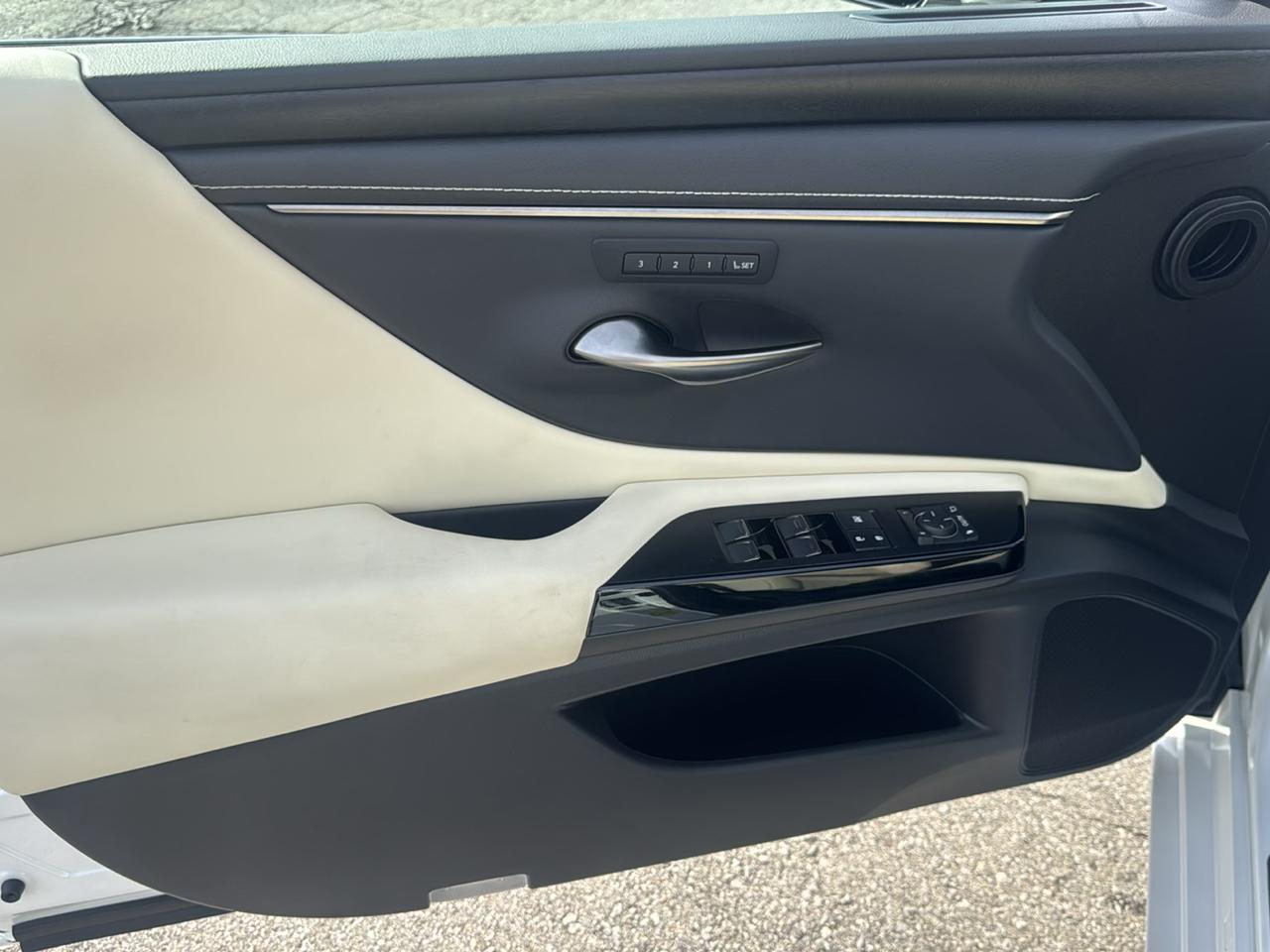Lexus ES 350 Base 2022